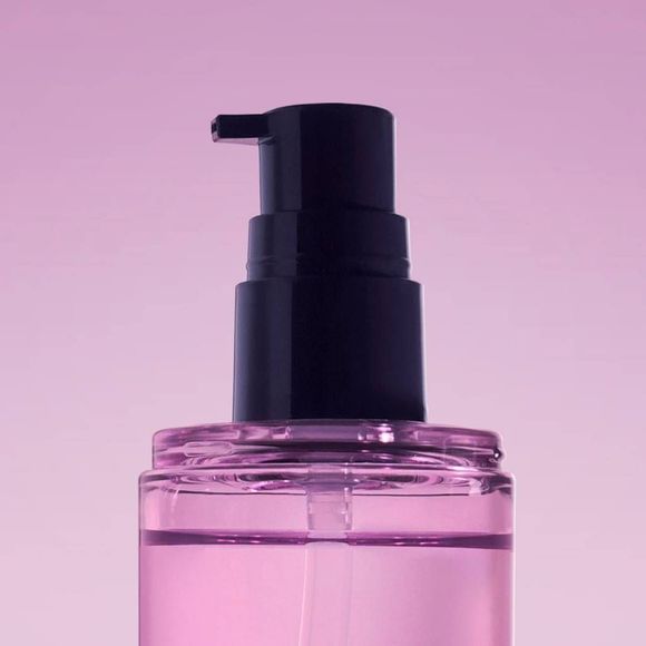 SURRATT HINOKI CLEANSING OIL. Retail for 1 $90 - Picture 4 of 10